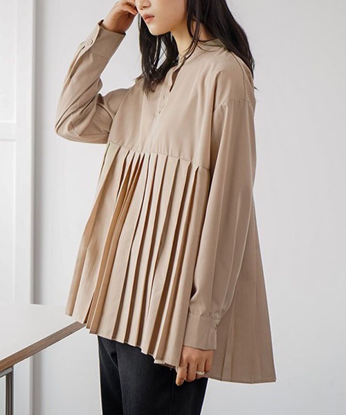 Chaco closet（チャコ クローゼット）の「プリーツ切り替えノーカラーチュニックブラウス（シャツ/ブラウス・レディース・ホワイト/ブラック/ベージュ/ブルー・FREE）」の14枚目の写真