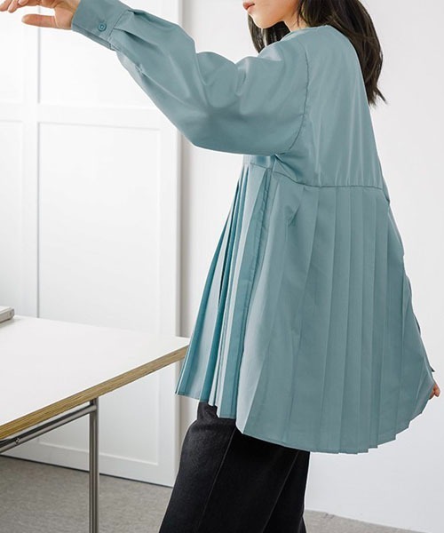 Chaco closet（チャコ クローゼット）の「プリーツ切り替えノーカラーチュニックブラウス（シャツ/ブラウス・レディース・ホワイト/ブラック/ベージュ/ブルー・FREE）」の17枚目の写真