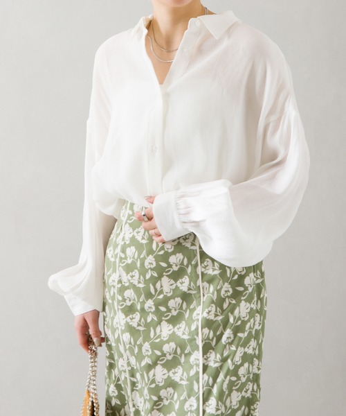 SpRay(スプレイ)の「シフォンクレ-プボリュームスリーブシャツ(シャツ/ブラウス・レディース・ライトグレー/ブラック/イエロー/オレンジ/アイボリー・FREE)」の2枚目の写真