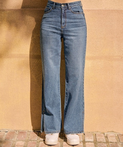chuu（チュー）の「CHUU [Remi] High Rise Side Slit Wide Jeans（デニムパンツ・レディース・ブルー・SMALL/MEDIUM/LARGE）」の10枚目の写真
