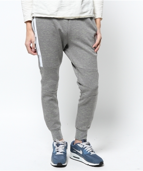 And A（アンドエー）の「NIKE TECH FLEECE 1.0 LONG PANT（その他パンツ・メンズ・ブラック/グレー・SMALL/LARGE/MEDIUM）」の2枚目の写真