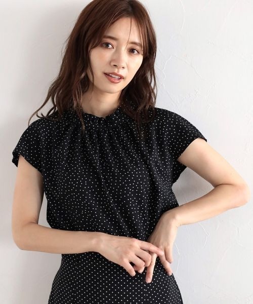mysty woman(ミスティウーマン)の「柄プリントフリルネックフレンチブラウス 276397(シャツ/ブラウス・レディース・ホワイト系/ブラック系/ベージュ系/グリーン系・FREE)」の3枚目の写真