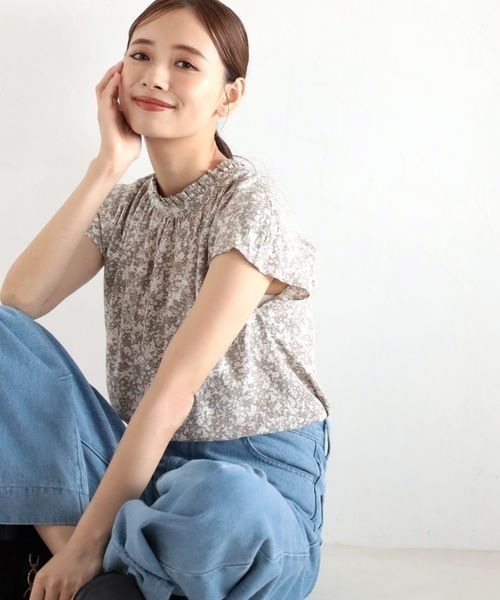 mysty woman(ミスティウーマン)の「柄プリントフリルネックフレンチブラウス 276397(シャツ/ブラウス・レディース・ホワイト系/ブラック系/ベージュ系/グリーン系・FREE)」の4枚目の写真