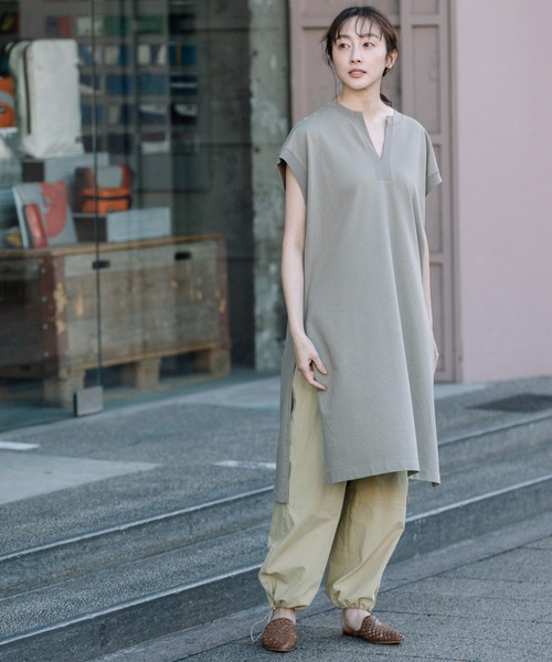 Munich(ミューニック)の「コットンライトインレーサイドスリットプルオーバー(Tシャツ/カットソー・レディース・ホワイト/ブラック/カーキ/ピンク/イエロー・FREE)」の4枚目の写真