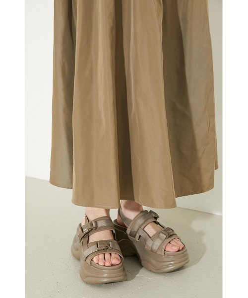 rienda(リエンダ)の「ダブルベルトスポーティーサンダル(サンダル・レディース・ホワイト/ブラック/ベージュ・MEDIUM/SMALL/LARGE)」の13枚目の写真