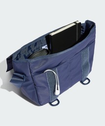 adidas（アディダス）の「アディカラー メッセンジャーバッグ（S