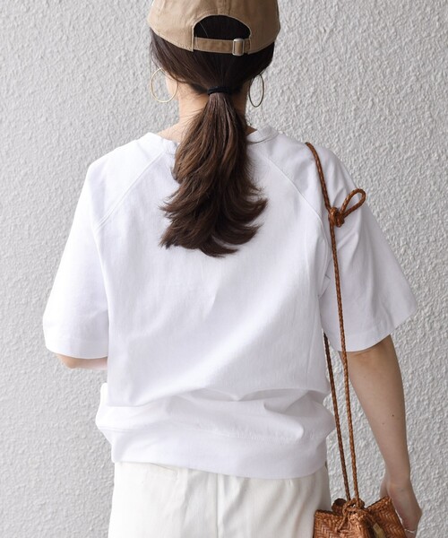 SHIPS（シップス）の「*【SHIPS別注】GoodwearラグランリブTEE◇（Tシャツ/カットソー・レディース・チャコールグレー/ライトホワイト/ベージュ/グリーン・ONE SIZE）」の18枚目の写真