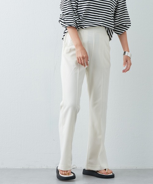 natural couture（ナチュラルクチュール）の「カットジョーゼットピンタックフレアパンツ（その他パンツ・レディース・オフホワイト/ブラック/ブラウン/グリーン・SMALL/MEDIUM）」の6枚目の写真