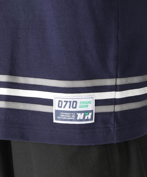 niko and...(ニコアンド)の「レタリングラインロングTシャツ(Tシャツ/カットソー・メンズ・パープル/ネイビー/アイボリー・MEDIUM/LARGE)」の6枚目の写真