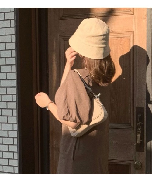 14+(イチヨンプラス)の「コーデュロイシンプルバケットハット(ハット・レディース・ブラック/ベージュ/オフホワイト/カーキ/ブルー/ブラウン/グレー/ネイビー/ピンク・SMALL/MEDIUM/LARGE)」の22枚目の写真