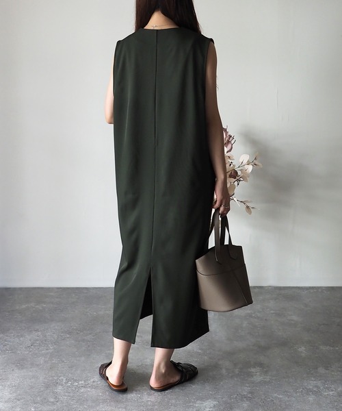 Riberry(リベリー)の「キーネックジャンパースカート(ジャンパースカート・レディース・ブラック/ダークグリーン/ベージュ・MEDIUM)」の15枚目の写真