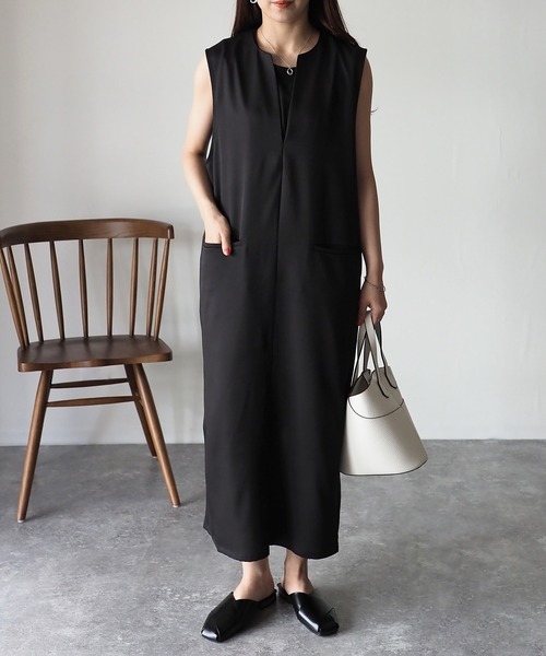 Riberry(リベリー)の「キーネックジャンパースカート(ジャンパースカート・レディース・ブラック/ダークグリーン/ベージュ・MEDIUM)」の4枚目の写真