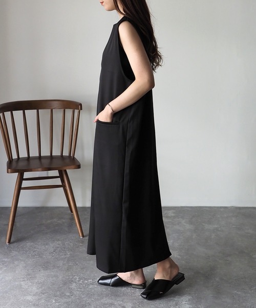 Riberry(リベリー)の「キーネックジャンパースカート(ジャンパースカート・レディース・ブラック/ダークグリーン/ベージュ・MEDIUM)」の6枚目の写真