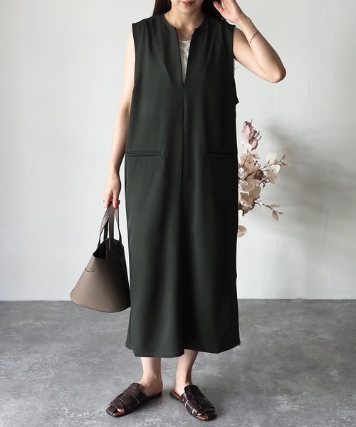 Riberry(リベリー)の「キーネックジャンパースカート(ジャンパースカート・レディース・ブラック/ダークグリーン/ベージュ・MEDIUM)」の13枚目の写真
