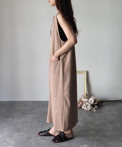 Riberry(リベリー)の「キーネックジャンパースカート(ジャンパースカート・レディース・ブラック/ダークグリーン/ベージュ・MEDIUM)」の10枚目の写真