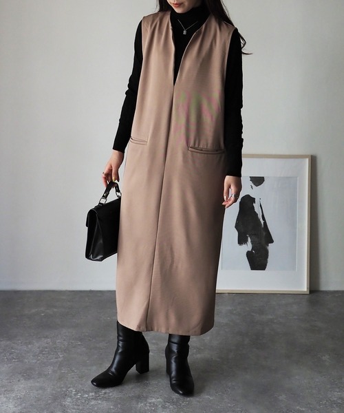Riberry(リベリー)の「キーネックジャンパースカート(ジャンパースカート・レディース・ブラック/ダークグリーン/ベージュ・MEDIUM)」の19枚目の写真