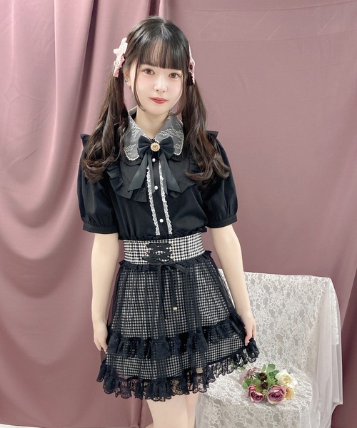 ROJITA（ロジータ）の「ブローチ付きヨークフリルブラウス