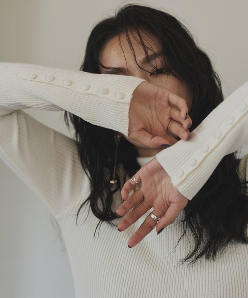 hellam（へラム）の「袖釦リブハイネックニット（ニット/セーター・レディース・アイボリー/ブラック/その他/杢グレー/オレンジ/パープル/グリーン/その他1/レッド/チャコール・FREE）」の12枚目の写真