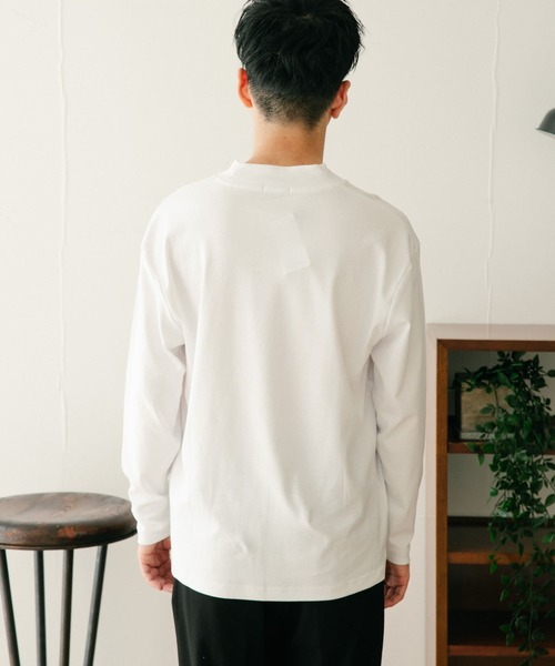 ITEMS URBANRESEARCH（アイテムズ アーバンリサーチ）の「シルケットスムース モックネックカットソー（Tシャツ/カットソー・メンズ・ブラック/グレー系その他/ホワイト・MEDIUM/LARGE）」の16枚目の写真