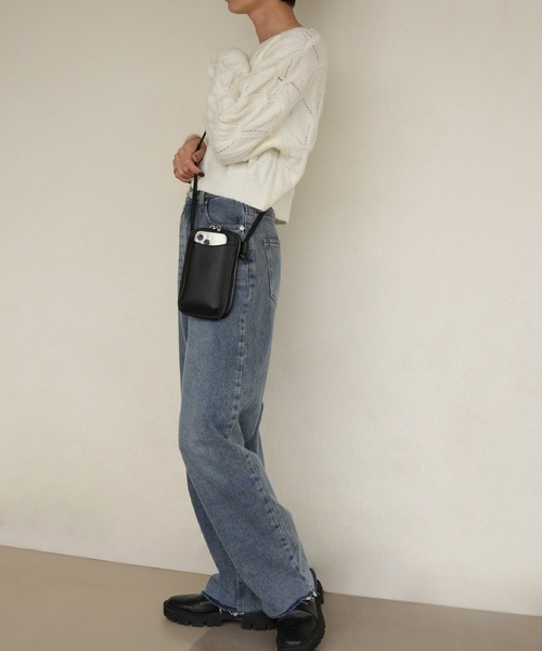 IAMUSE（アイアミューズ）の「スマホポケット付きマルチミニショルダーバッグ R0352【IAMUSE】（ショルダーバッグ・レディース・ブラック/オレンジ/グリーン/アイボリー/ライラック/グレイッシュベージュ・FREE）」の3枚目の写真