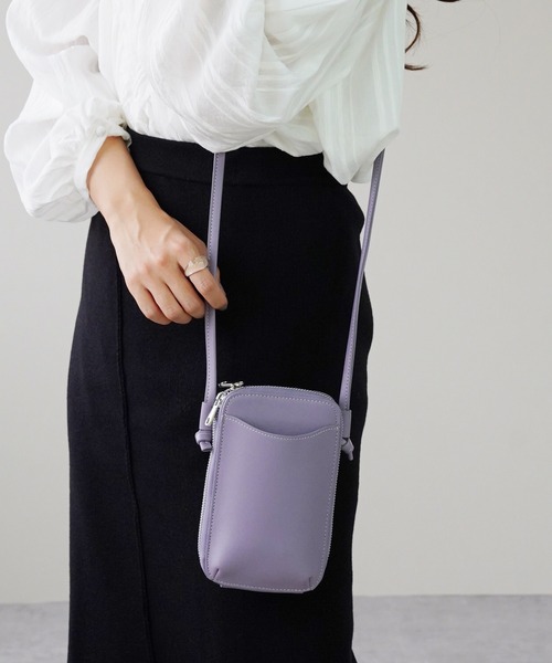 IAMUSE（アイアミューズ）の「スマホポケット付きマルチミニショルダーバッグ R0352【IAMUSE】（ショルダーバッグ・レディース・ブラック/オレンジ/グリーン/アイボリー/ライラック/グレイッシュベージュ・FREE）」の12枚目の写真