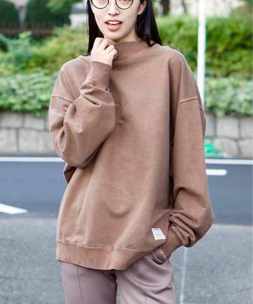 NutmegMills（ナツメグミルズ）の「NUTMEG MILLS/ナツメグミルズ 90S CLASSIC HIGH NECK SWEAT PIGMENT クラシックハイネックスウェットピグメントユニセックス（スウェット・メンズ・ダークブラウン/グリーン/パープル/オフホワイト/ダークネイビー・MEDIUM/LARGE）」の3枚目の写真