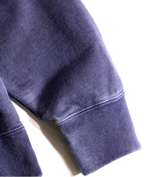 NutmegMills（ナツメグミルズ）の「NUTMEG MILLS/ナツメグミルズ 90S CLASSIC HIGH NECK SWEAT PIGMENT クラシックハイネックスウェットピグメントユニセックス（スウェット・メンズ・ダークブラウン/グリーン/パープル/オフホワイト/ダークネイビー・MEDIUM/LARGE）」の7枚目の写真