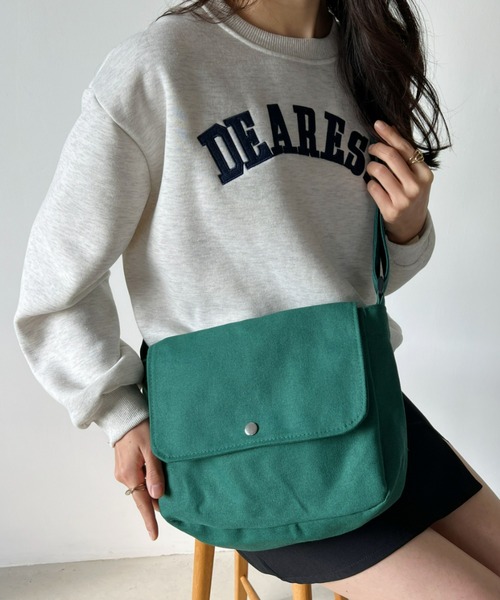 CLEA(クレア)の「【A4サイズ対応】フラップキャンバススクエアショルダーバッグ(ショルダーバッグ・レディース・ブラック/アイボリー/グリーン・FREE)」の3枚目の写真
