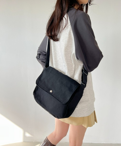 CLEA(クレア)の「【A4サイズ対応】フラップキャンバススクエアショルダーバッグ(ショルダーバッグ・レディース・ブラック/アイボリー/グリーン・FREE)」の20枚目の写真