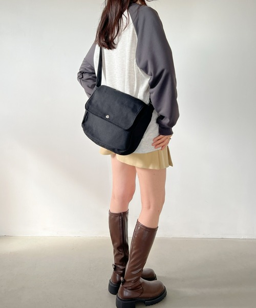 CLEA(クレア)の「【A4サイズ対応】フラップキャンバススクエアショルダーバッグ(ショルダーバッグ・レディース・ブラック/アイボリー/グリーン・FREE)」の19枚目の写真