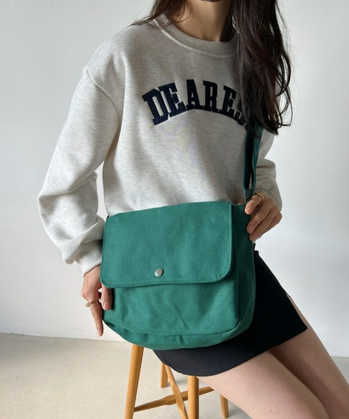 CLEA(クレア)の「【A4サイズ対応】フラップキャンバススクエアショルダーバッグ(ショルダーバッグ・レディース・ブラック/アイボリー/グリーン・FREE)」の6枚目の写真