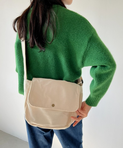 CLEA(クレア)の「【A4サイズ対応】フラップキャンバススクエアショルダーバッグ(ショルダーバッグ・レディース・ブラック/アイボリー/グリーン・FREE)」の18枚目の写真