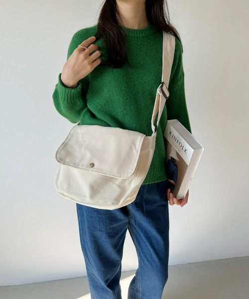 CLEA(クレア)の「【A4サイズ対応】フラップキャンバススクエアショルダーバッグ(ショルダーバッグ・レディース・ブラック/アイボリー/グリーン・FREE)」の10枚目の写真