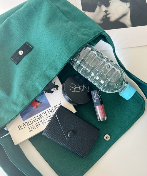 CLEA(クレア)の「【A4サイズ対応】フラップキャンバススクエアショルダーバッグ(ショルダーバッグ・レディース・ブラック/アイボリー/グリーン・FREE)」の17枚目の写真