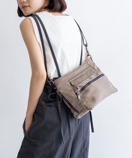 VitaFelice（ヴィータフェリーチェ）の「10ポケットナイロンショルダーバッグ（ショルダーバッグ・レディース・ブラック/グレー/ベージュ系その他・FREE）」の3枚目の写真