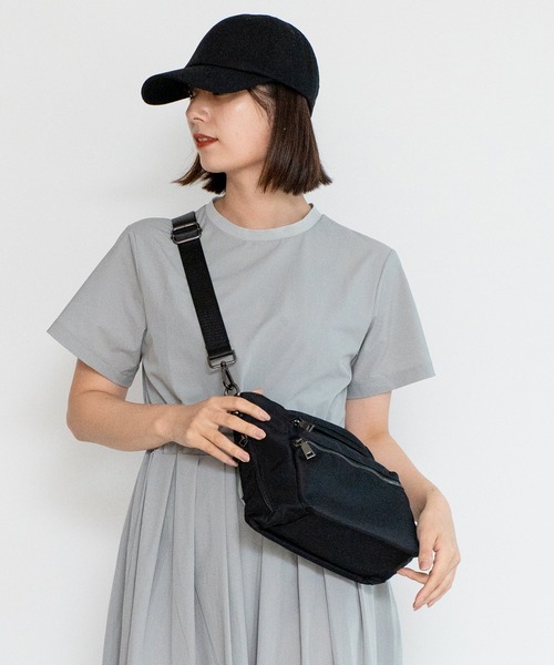 【本日中発送】ブラック ショルダーバッグ セール】10ポケットナイロンショルダーバッグ（ショルダーバッグ