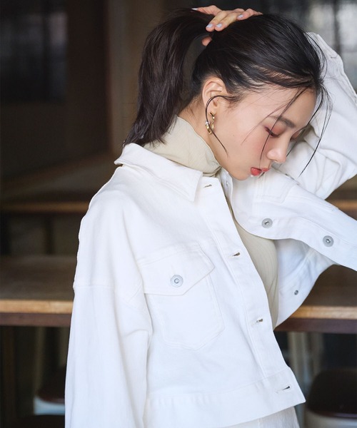 NATURAL BEAUTY BASIC(ナチュラルビューティーベーシック)の「デニムショートブルゾン(デニムジャケット・レディース・ネイビー/オフホワイト・SMALL/MEDIUM)」の2枚目の写真