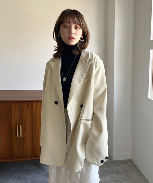 Jewelobe(ジュエローブ)の「ナナメカフスダブルブレストテーラージャケット(テーラードジャケット・レディース・アイボリー/ブラック・FREE)」の1枚目の写真