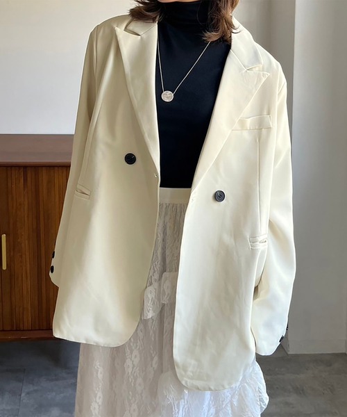 Jewelobe(ジュエローブ)の「ナナメカフスダブルブレストテーラージャケット(テーラードジャケット・レディース・アイボリー/ブラック・FREE)」の3枚目の写真