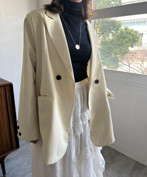 Jewelobe(ジュエローブ)の「ナナメカフスダブルブレストテーラージャケット(テーラードジャケット・レディース・アイボリー/ブラック・FREE)」の4枚目の写真