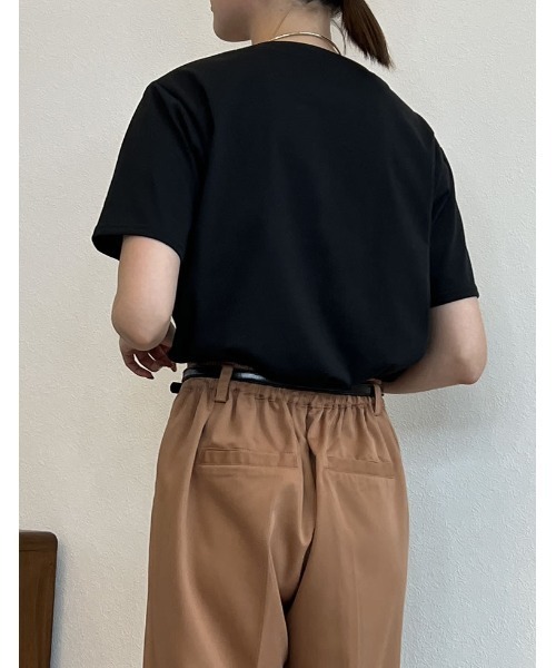 Re:EDIT（リエディ）の「[神山まりあさん着用][2023S/S COLLECTION]フロッキーゴシックロゴTシャツ（Tシャツ/カットソー・レディース・ホワイト/ブラック/ホワイト×ネイビー・MEDIUM/LARGE）」の6枚目の写真