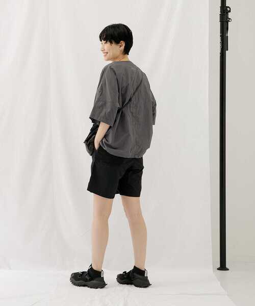 WILD THINGS（ワイルドシングス）の「『UVカット』『撥水』『別注』WILDTHINGS×EKAL　ウィンディープルオーバー（その他トップス・レディース・オフホワイト/グレー/カーキ・FREE）」の16枚目の写真