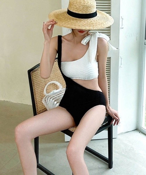 Dalfwin（ダールフィン）の「バイカラーアシメリボンモノキニ水着（水着・レディース・ブラック・MEDIUM/LARGE）」の8枚目の写真