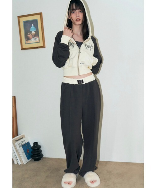 ★送料・関税込★NASTY FANCY CLUB★FLUTTER SWEATPANTS★ FANCY CLUB（ファンシークラブ）の「韓国ブランド NASTY FANCY