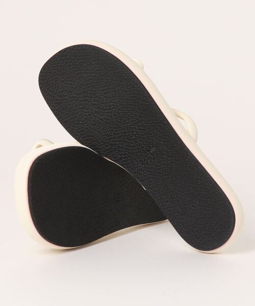 I_am（アイアム）の「two line flat sandal（サンダル・レディース・ブラック/ホワイト/ベージュ・24.0cm/23.5㎝/24.5cm/23.0cm）」の13枚目の写真