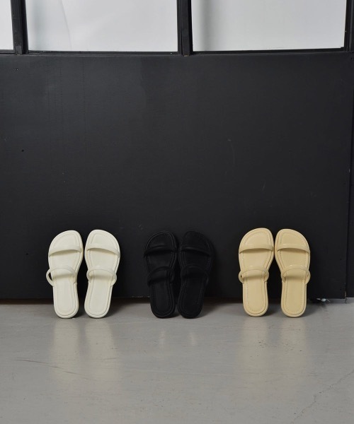 I_am（アイアム）の「two line flat sandal（サンダル・レディース・ブラック/ホワイト/ベージュ・24.0cm/23.5㎝/24.5cm/23.0cm）」の3枚目の写真