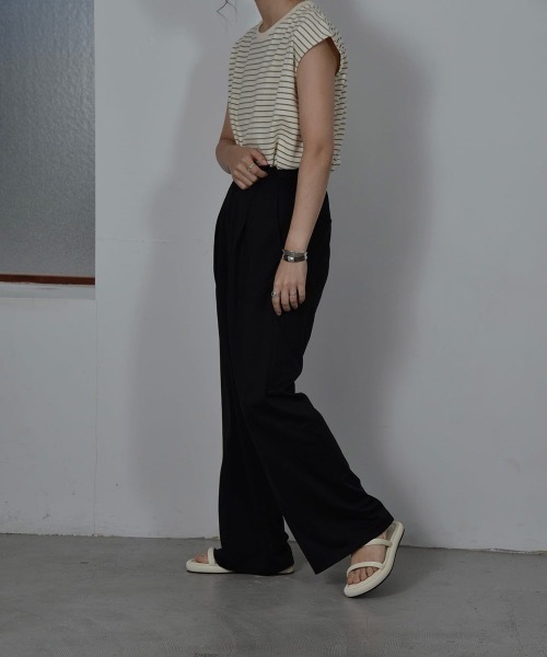 I_am（アイアム）の「two line flat sandal（サンダル・レディース・ブラック/ホワイト/ベージュ・24.0cm/23.5㎝/24.5cm/23.0cm）」の11枚目の写真