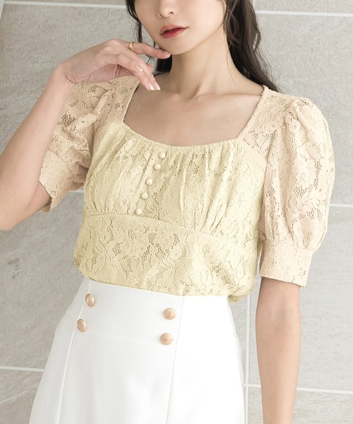 Julia Boutique（ジュリアブティック）の「スクエアネックフラワーレーストップス/23030（Tシャツ/カットソー・レディース・アイボリー/ブラック/グレイッシュブルー・ONE）」の2枚目の写真