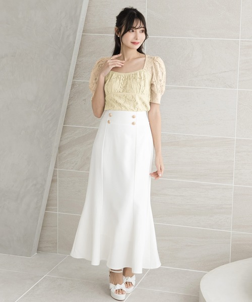 Julia Boutique（ジュリアブティック）の「スクエアネックフラワーレーストップス/23030（Tシャツ/カットソー・レディース・アイボリー/ブラック/グレイッシュブルー・ONE）」の4枚目の写真