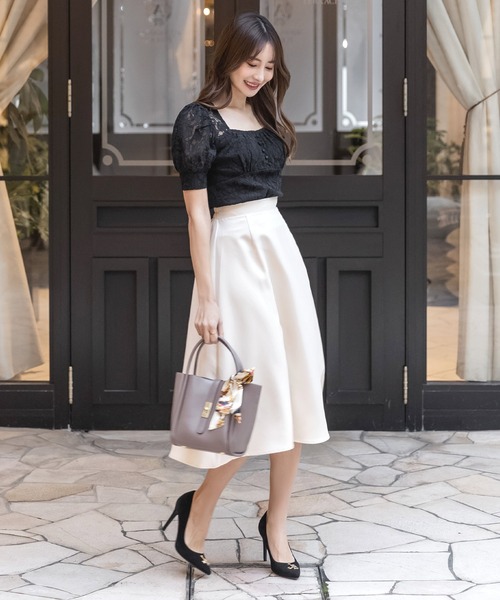 Julia Boutique（ジュリアブティック）の「スクエアネックフラワーレーストップス/23030（Tシャツ/カットソー・レディース・アイボリー/ブラック/グレイッシュブルー・ONE）」の7枚目の写真